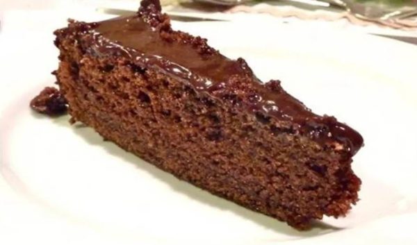 Este Bolo de Chocolate é uma tentação, e não leva farinha!