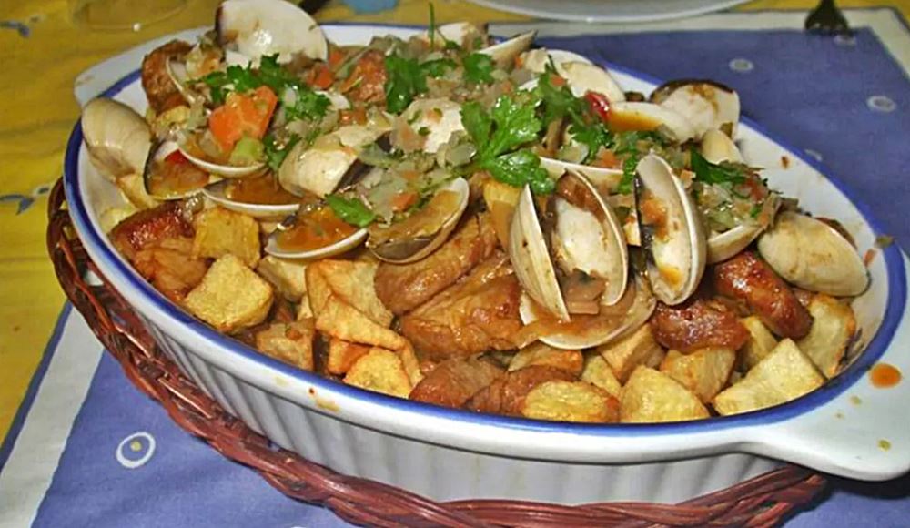 Carne de Porco à Alentejana