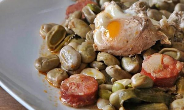 Favas com Ovos Escalfados – Tem mesmo de experimentar esta maravilha da cozinha portuguesa