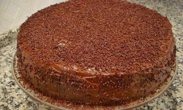 A Receita do Famoso Bolo Brigadeiro