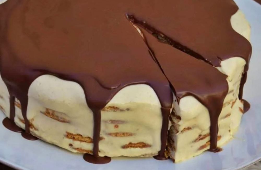 Bolo de Bolacha com Café e Chocolate